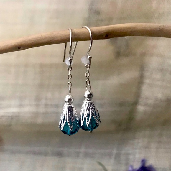 Teardrop teal crystal sliver drop earring - Picture 1 of 3